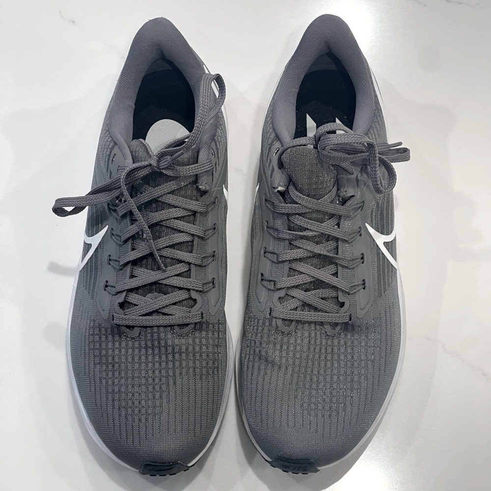 Gray Nike Air Zoom Pegasus 39